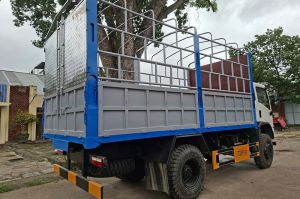 Xe tải 2 cầu Dongfeng thùng 5m3