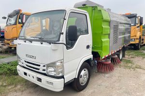 Xe quét hút bụi đường Isuzu 5 khối